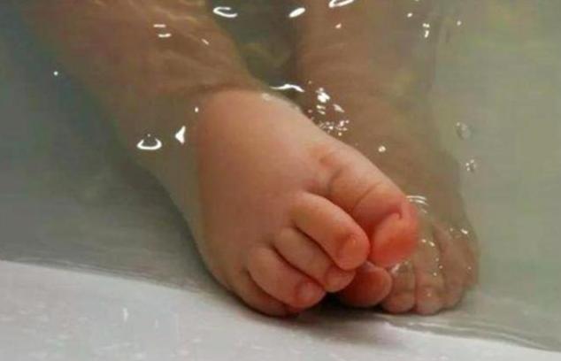 小孩被开水烫伤怎么办最快最有效,小孩被开水烫伤怎么处理最好恢复