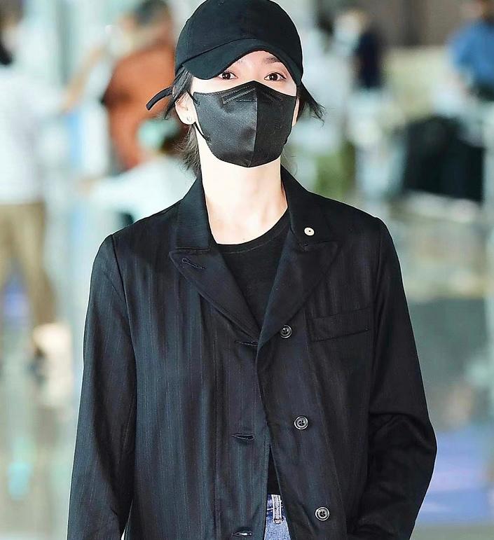 近期宋慧乔穿出不一样的美,宋慧乔穿搭日常短黑裙