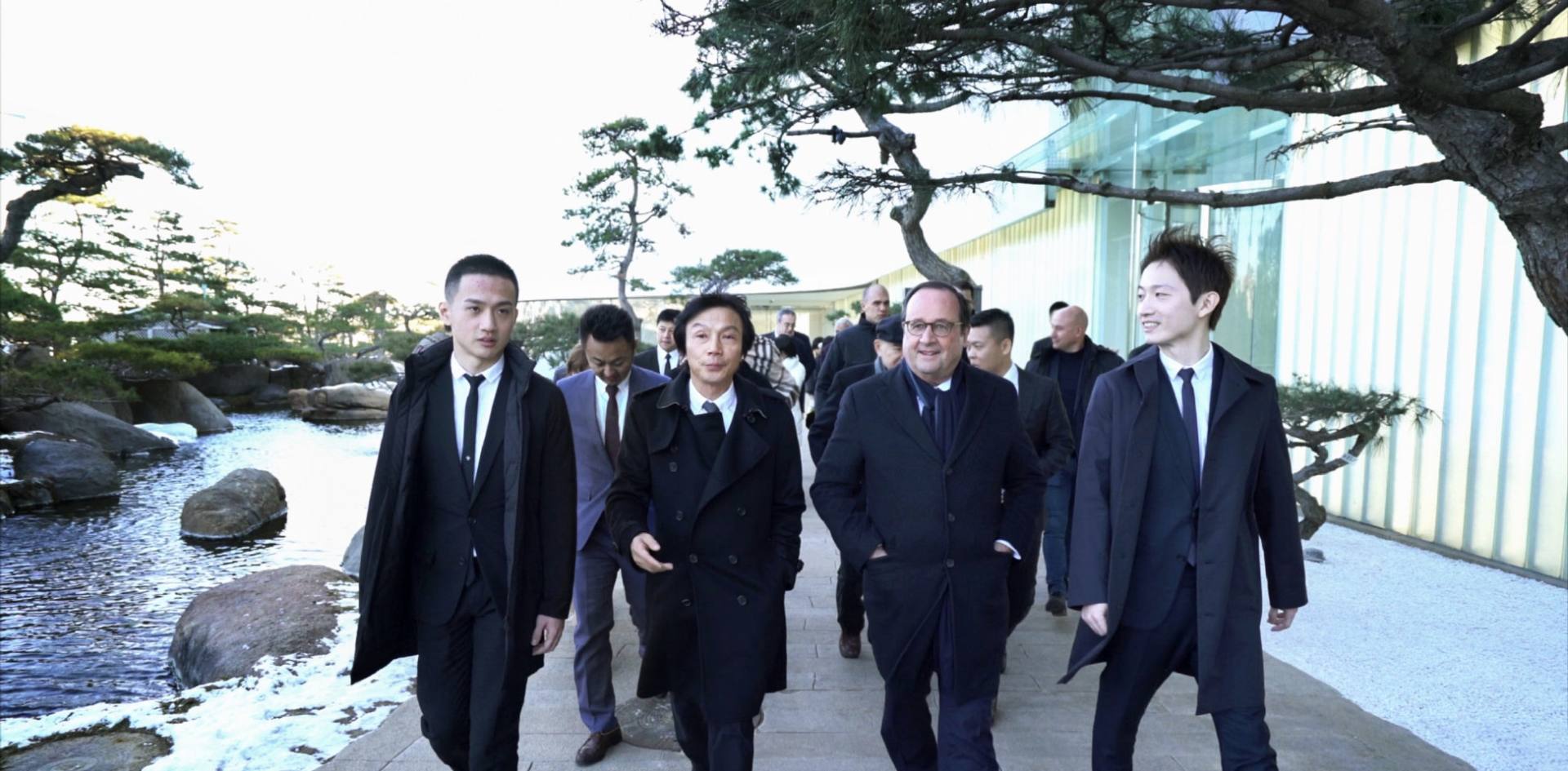 54岁四川男人，开蛋糕店身家20亿，离婚后玩摄影去过53次非洲