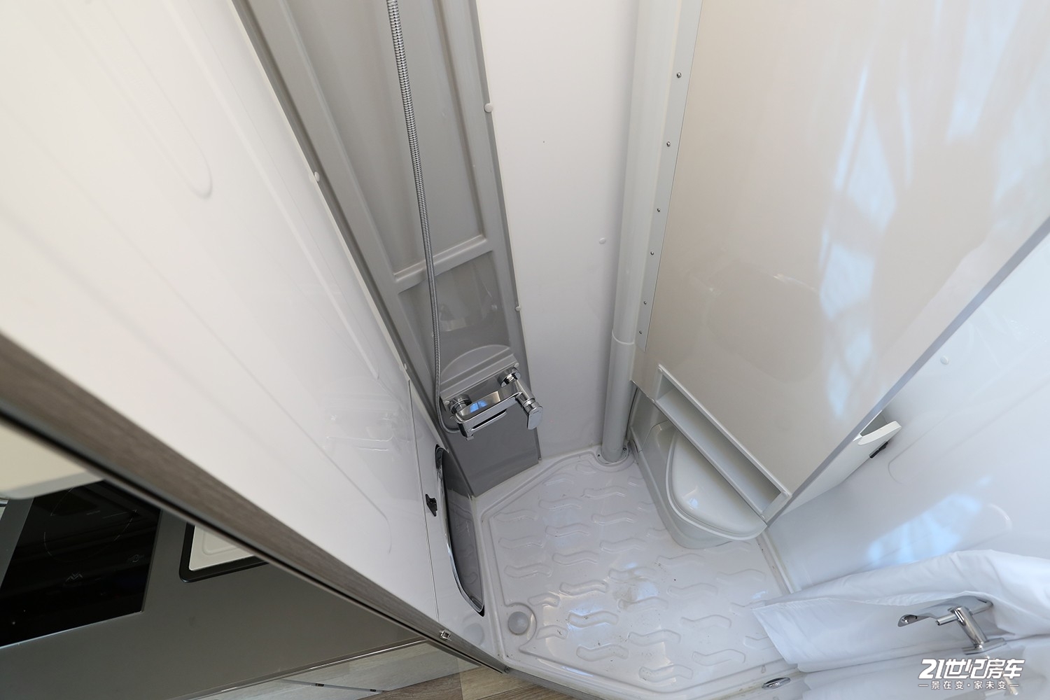 太快了！高压快充2.5小时充满10度电！隆翠C620这么猛？