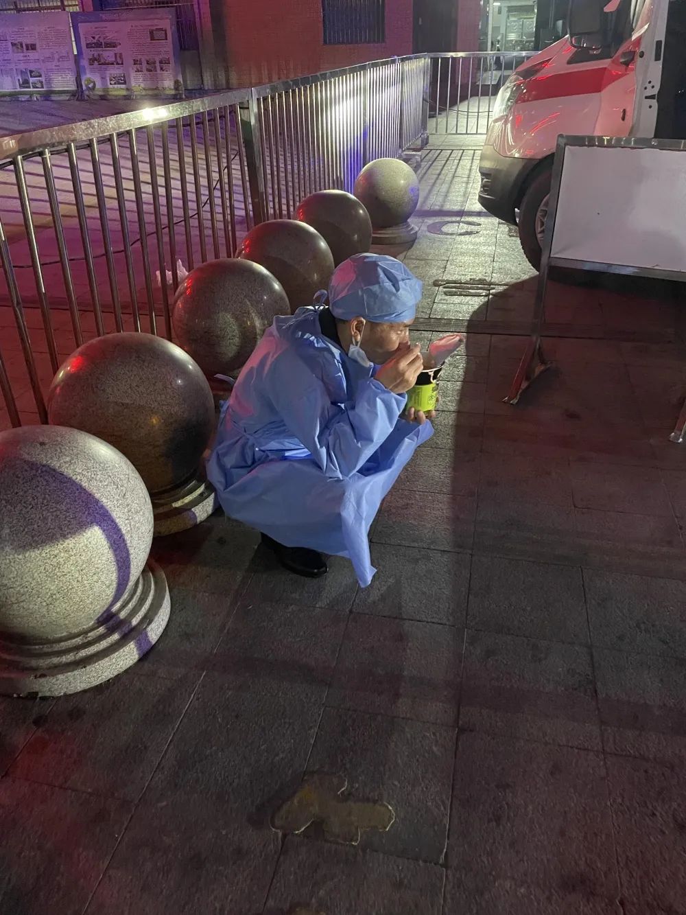 疫情防控中最美风景,医护人员防疫最美背影