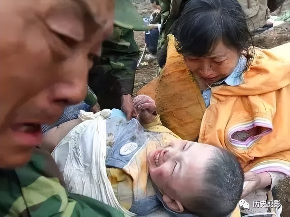 汶川地震十大催人泪下的照片,汶川地震12周年这些照片让人泪目