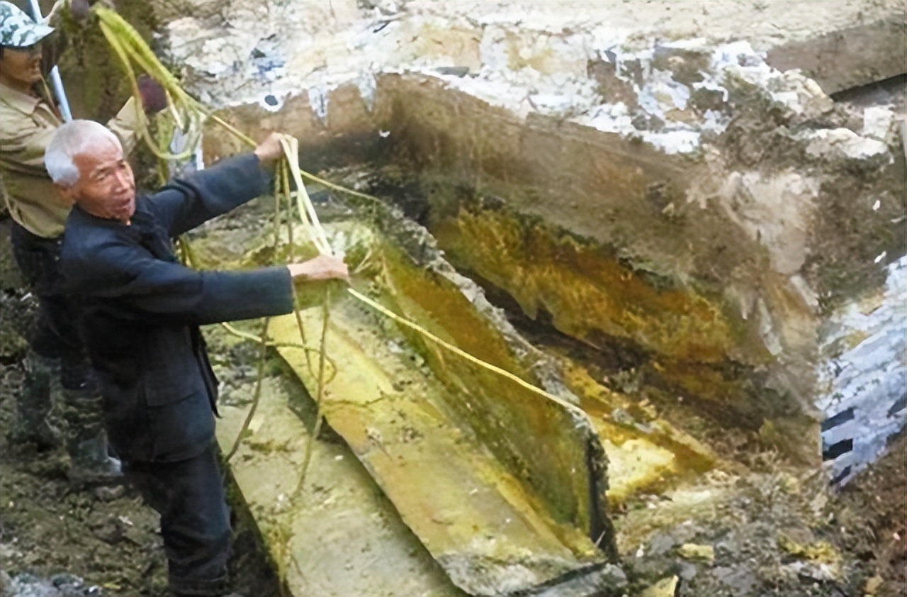 浙江老农翻建老宅竟再挖出天价宝,浙江老农翻新房子