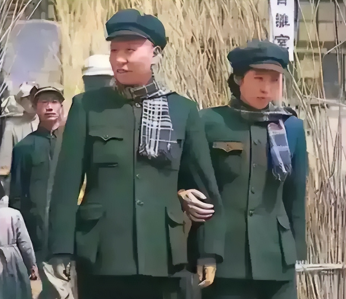 1948年，*少奇刘**王光美合影，那年她27岁，为革命放弃留学深造