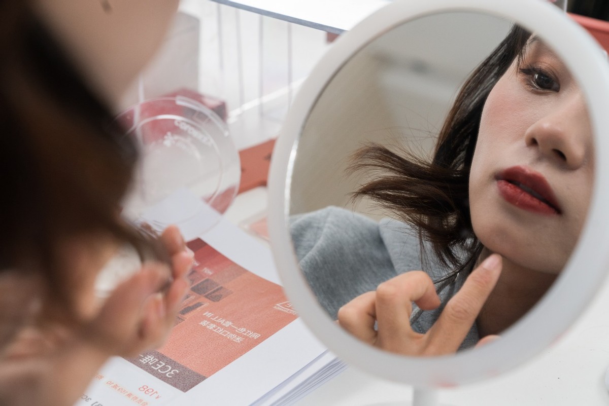 这个国货美妆，展现了中国制造不服输的精神，如今在唯品会卖爆