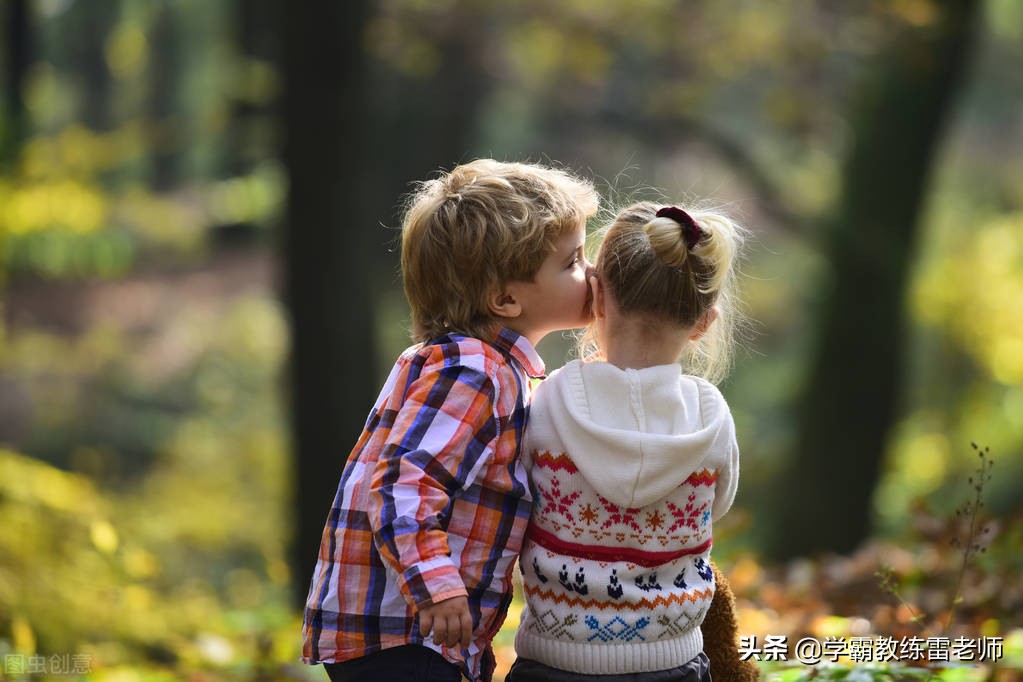 儿子喜欢班上的女孩子怎么办,初一孩子喜欢初二的女生