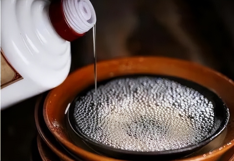 如何区分酱香型白酒,白酒怎么区分浓香型和酱香型