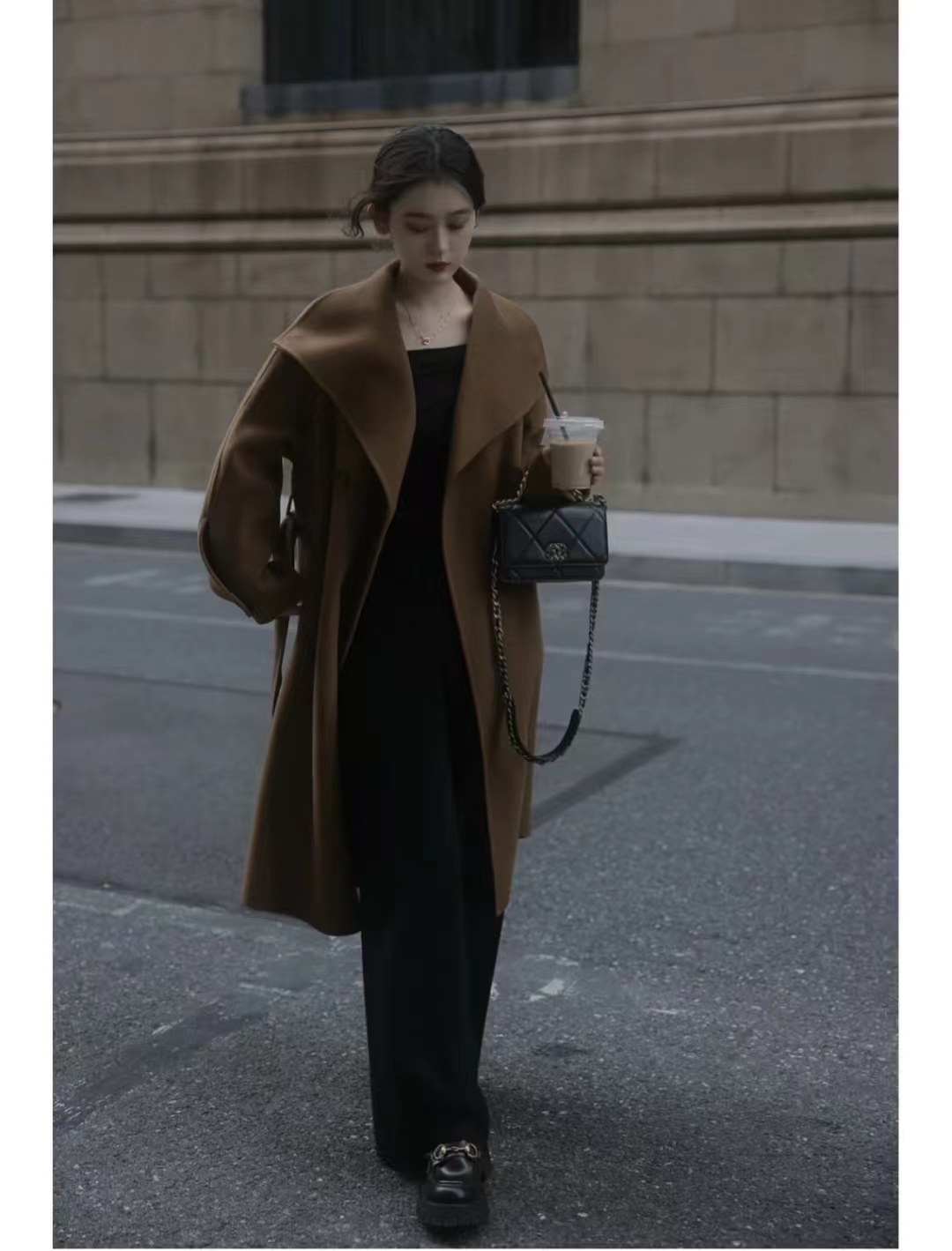 驼色浴袍大衣怎么搭配更高级,大衣棉服驼色穿搭女秋冬