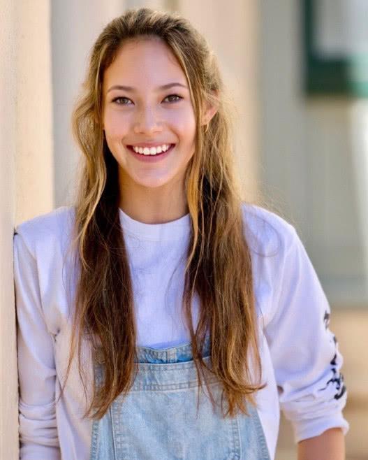 能够入选中国体育十大人物，又能和易烊千玺一起拍片，她是谁？