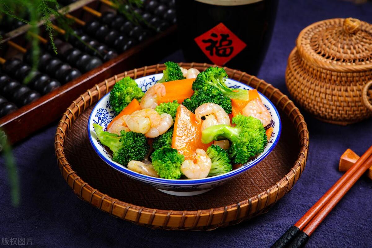 西兰花配什么炒了好吃好看,西兰花和什么一起炒好吃又简单