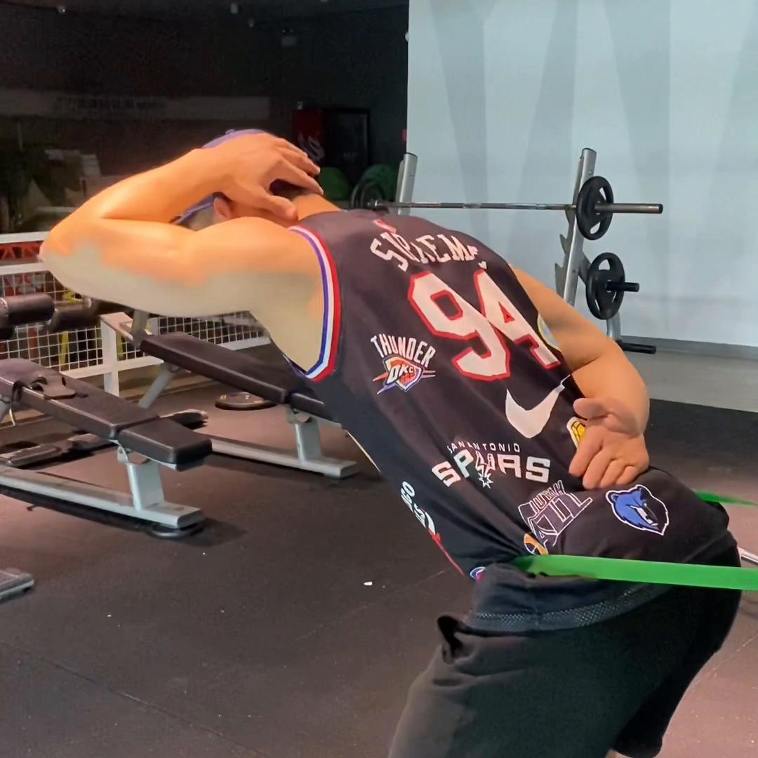 今天出一期如何改善下背痛的视频，视频较长一定要坚持看完...