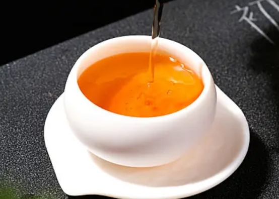 为什么冬天喝红茶夏天喝绿茶,红茶和绿茶冬天哪个适合