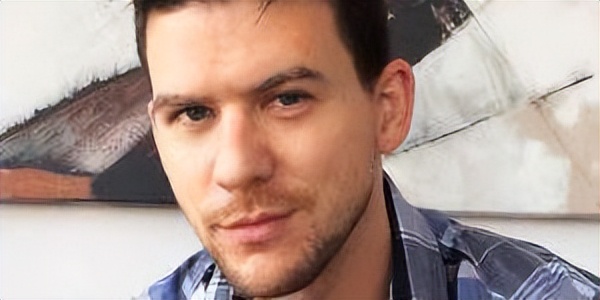 一个人的网站，8个月收入一亿美元