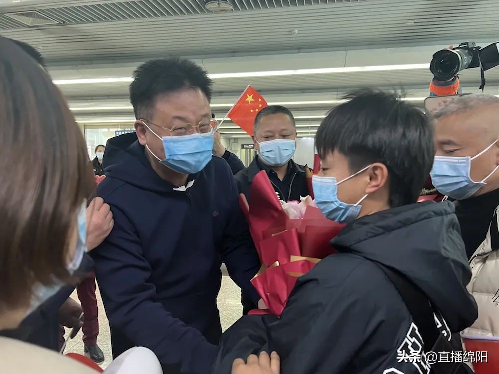 女足国脚张琳艳回乡,中国女足张琳艳回家乡获奖