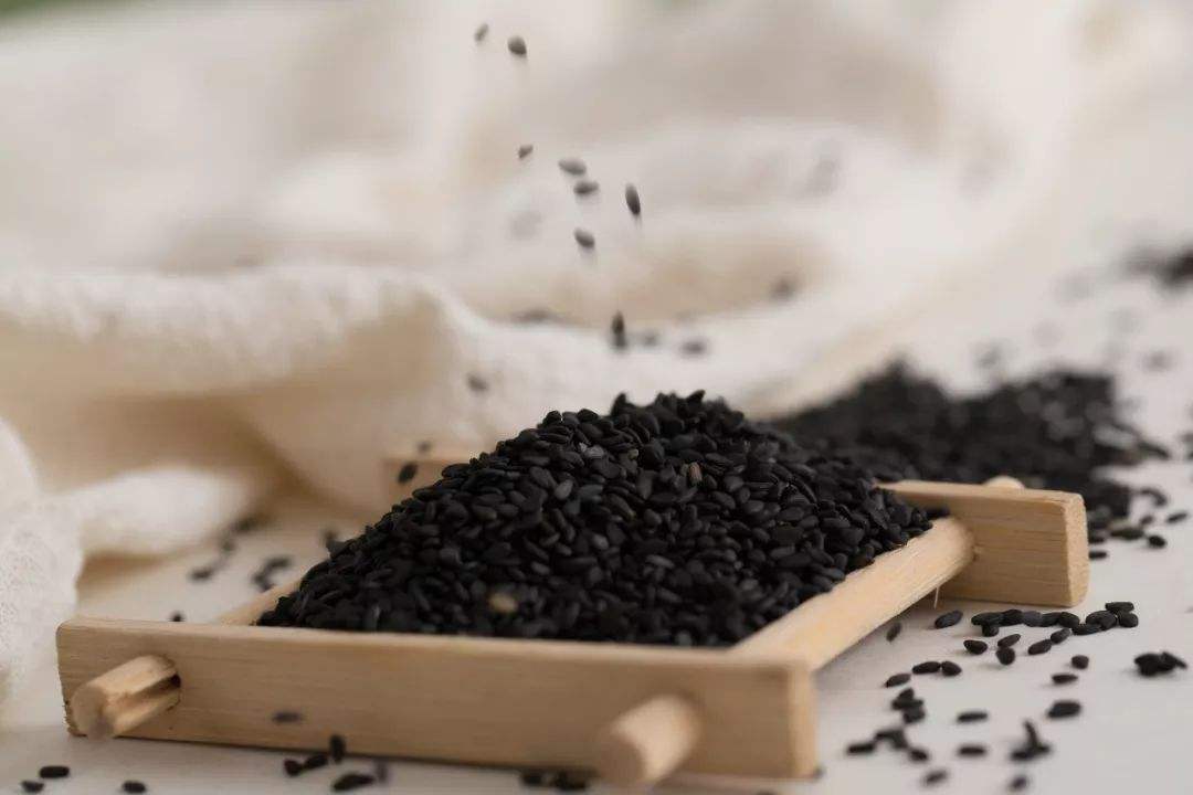 黑芝麻生吃补肾还是熟吃补肾,黑芝麻生吃好还是熟吃补钙好