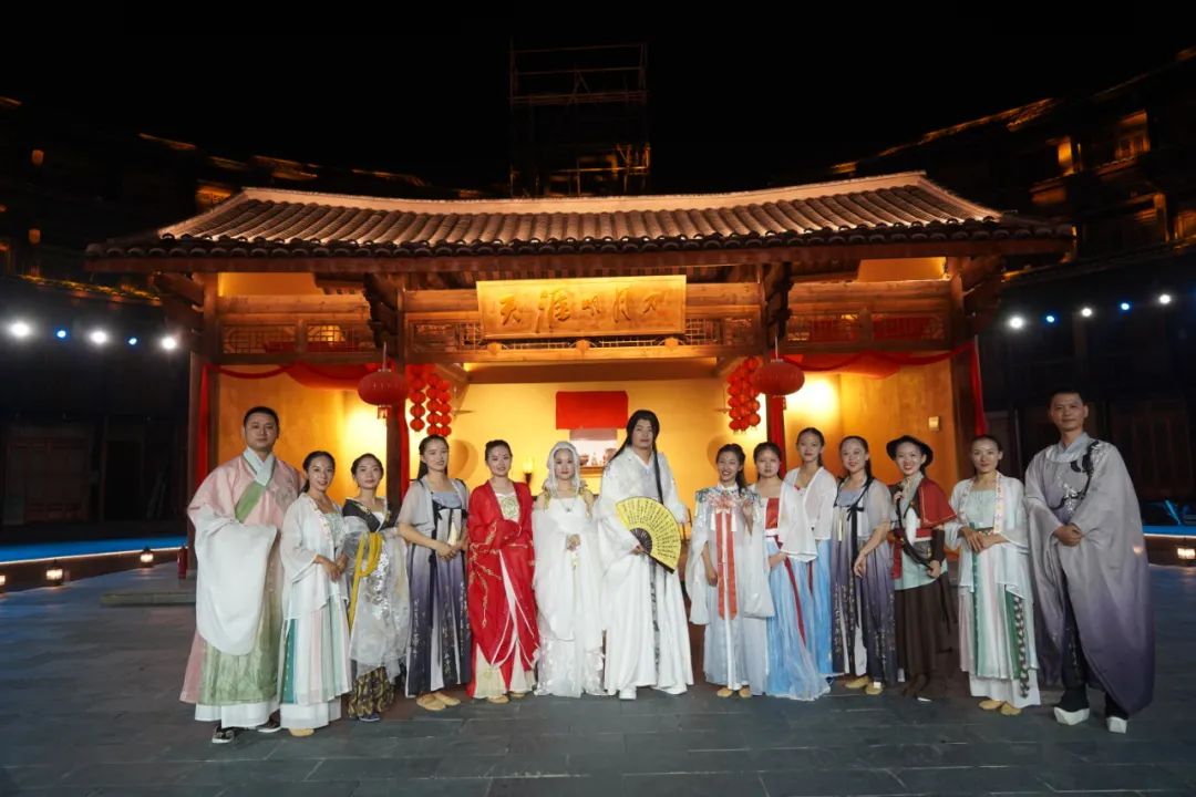 春暖花开游龙岩|永定土楼景区喜迎首个入境旅游团