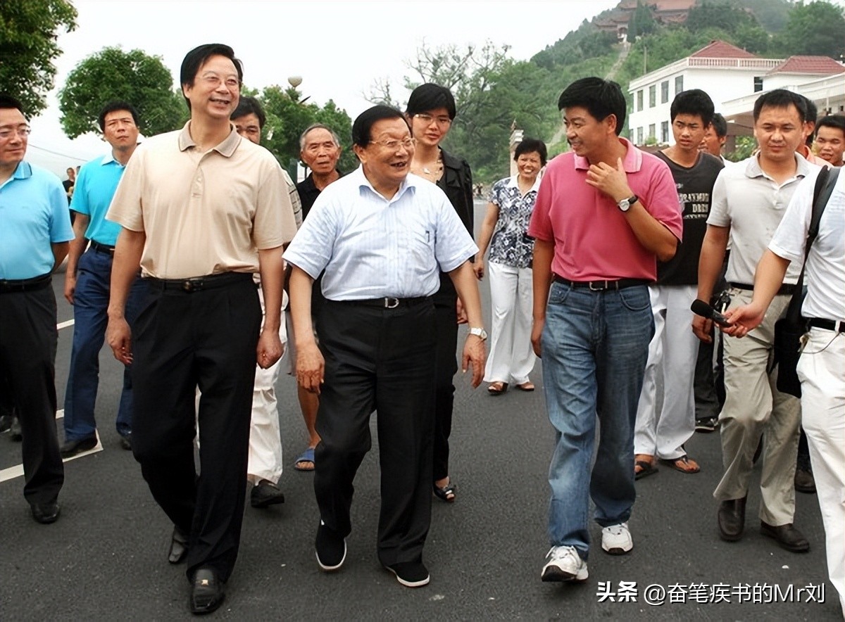 全村人均奔驰到负债打工,“天下第一村”的经历拍成电影没人敢信