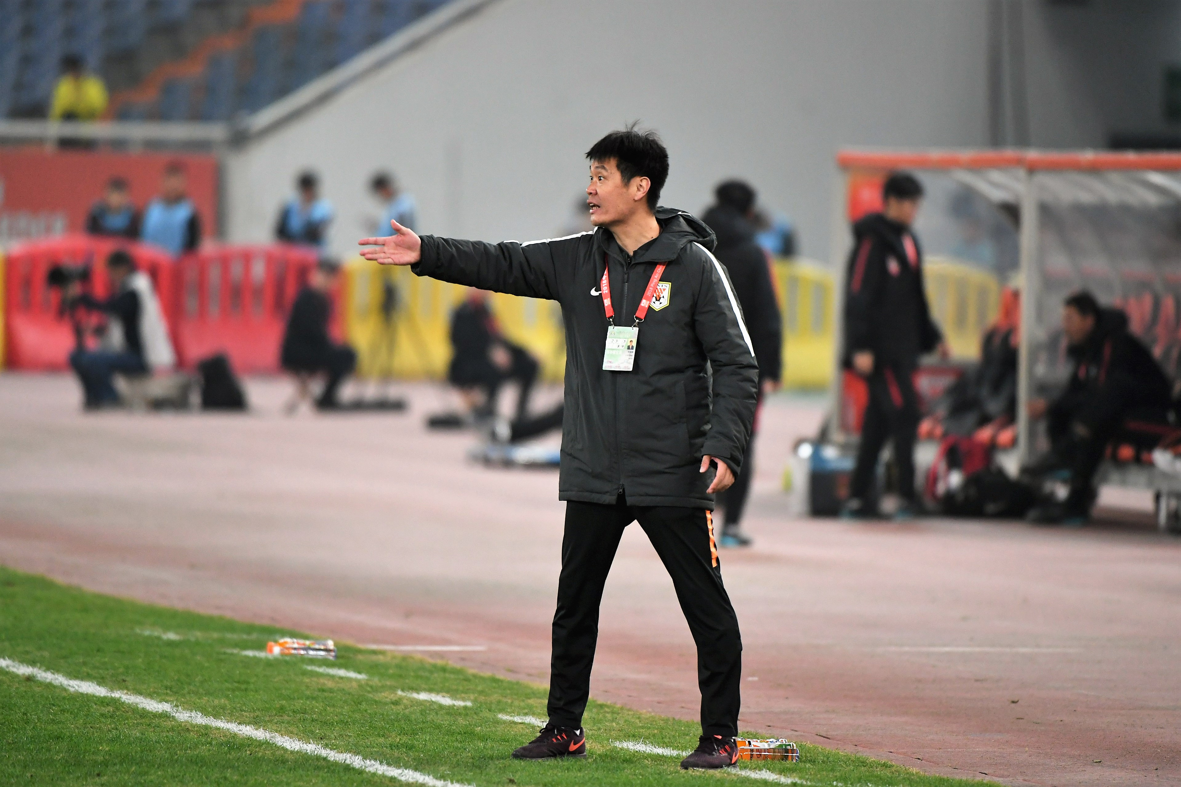 青岛足球教练李霄鹏,李霄鹏鲁能换帅视频