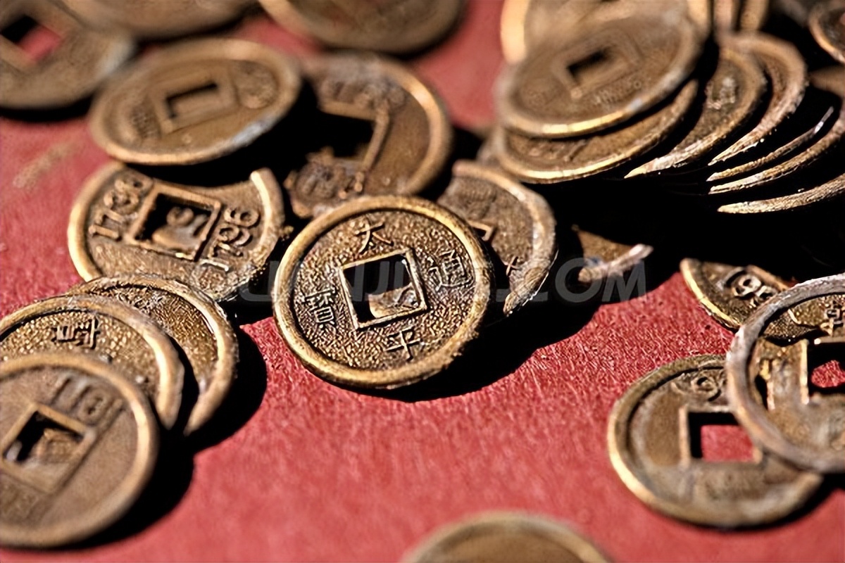 在古代出门要带多少钱？“圆形方孔”的钱币又是如何进行交易的？