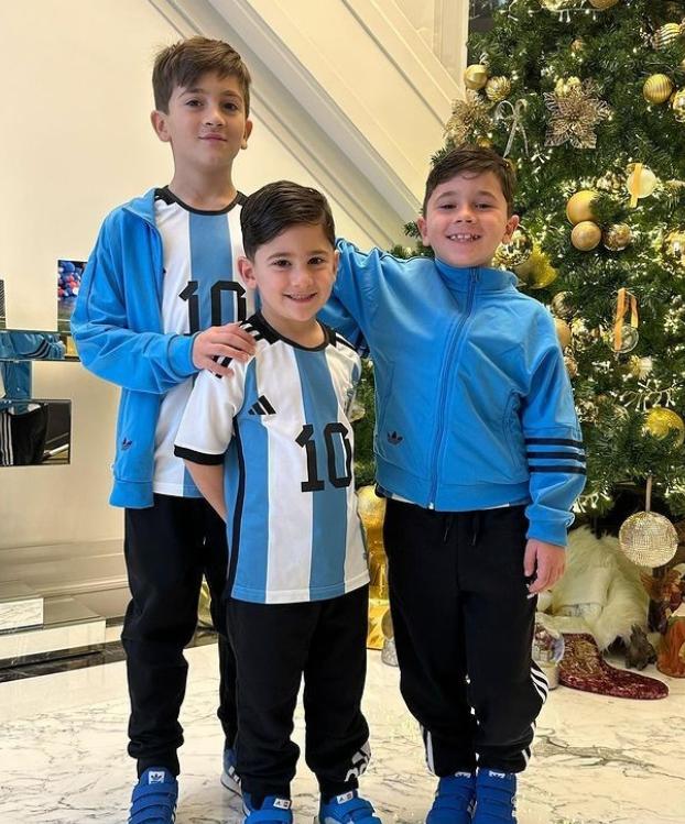梅西为三个孩子以后的生活发愁了,梅西三个儿子对他的评价