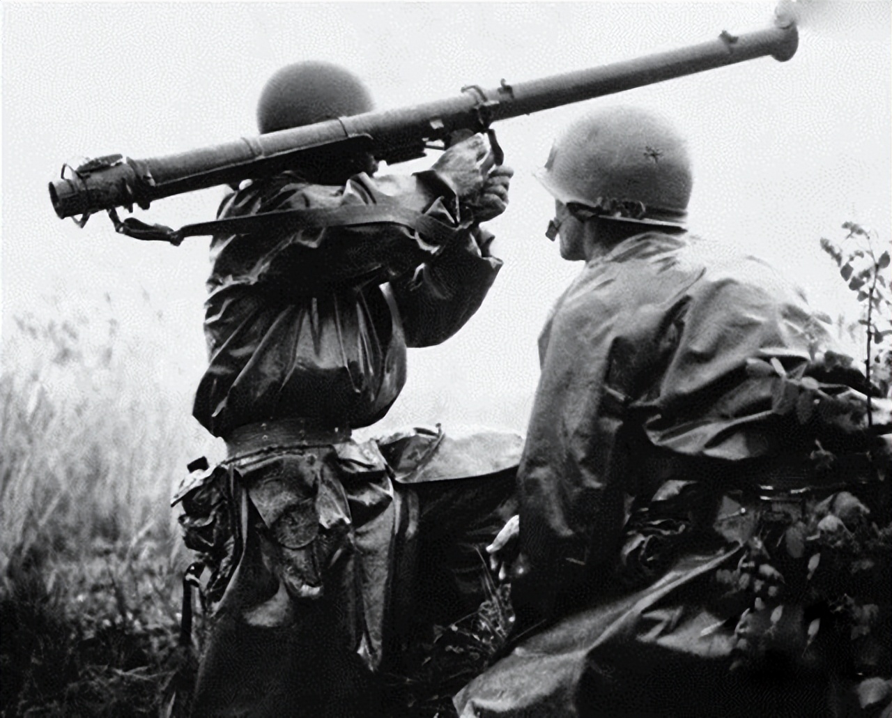 麦克阿瑟叫嚣投放原子弹,麦克阿瑟威胁使用核武器视频