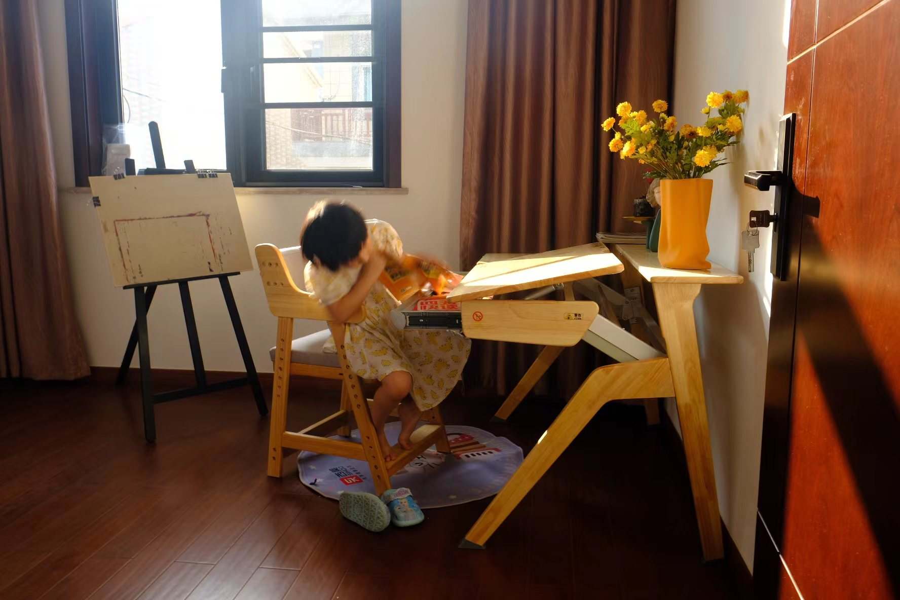 孩子实木学习桌椅怎么选,如何选择儿童学习桌椅