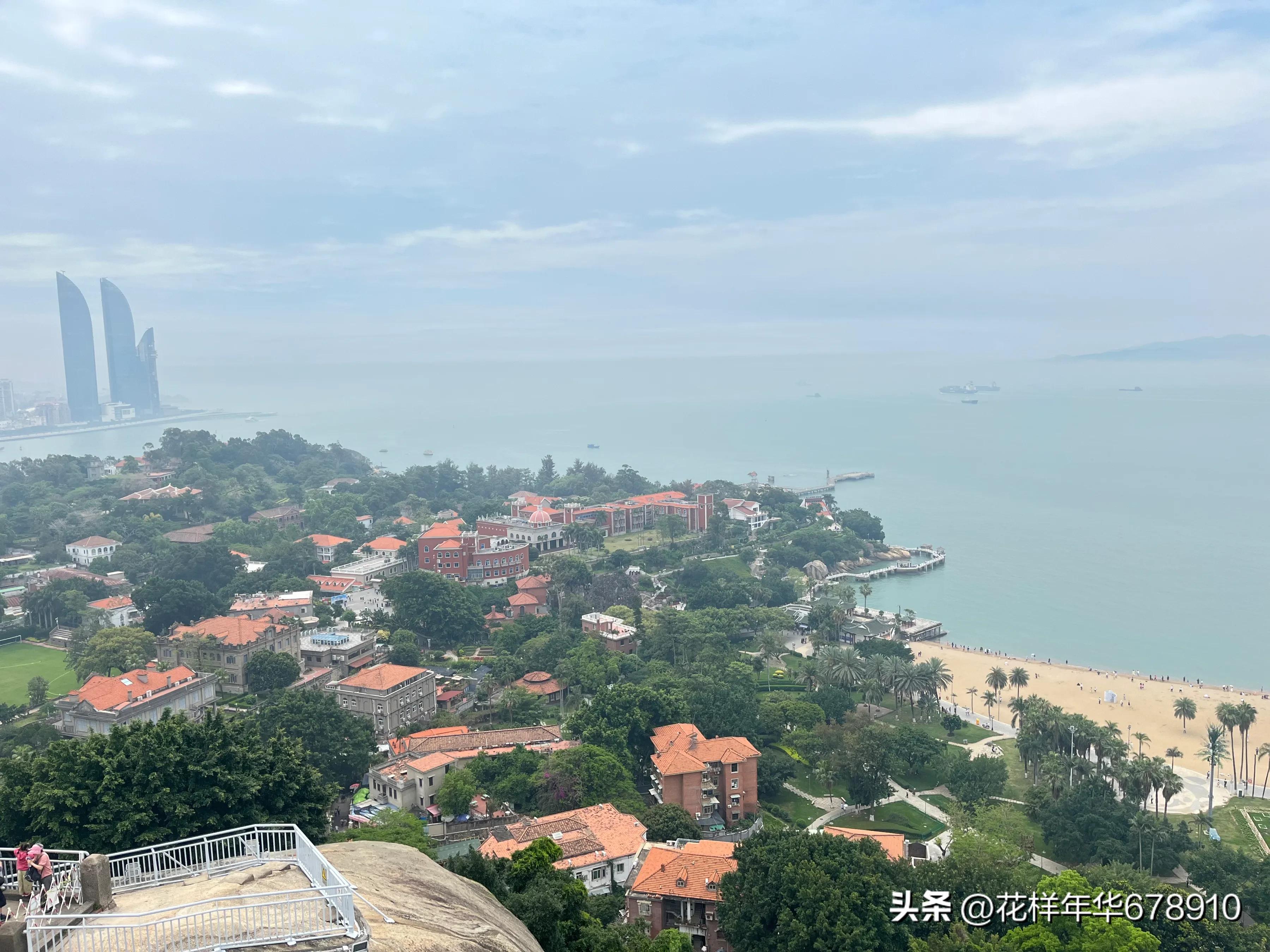 美丽的鼓浪屿鹭岛游艇夜游,美丽的厦门鼓浪屿海边沙滩风景