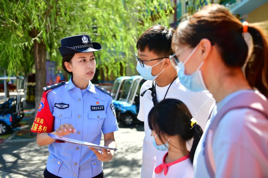 火出圈的警察帅哥,天津火出圈