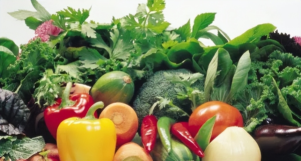 眼睛干涩、模糊，还有救吗？对眼睛好的4类营养素，早知早受益