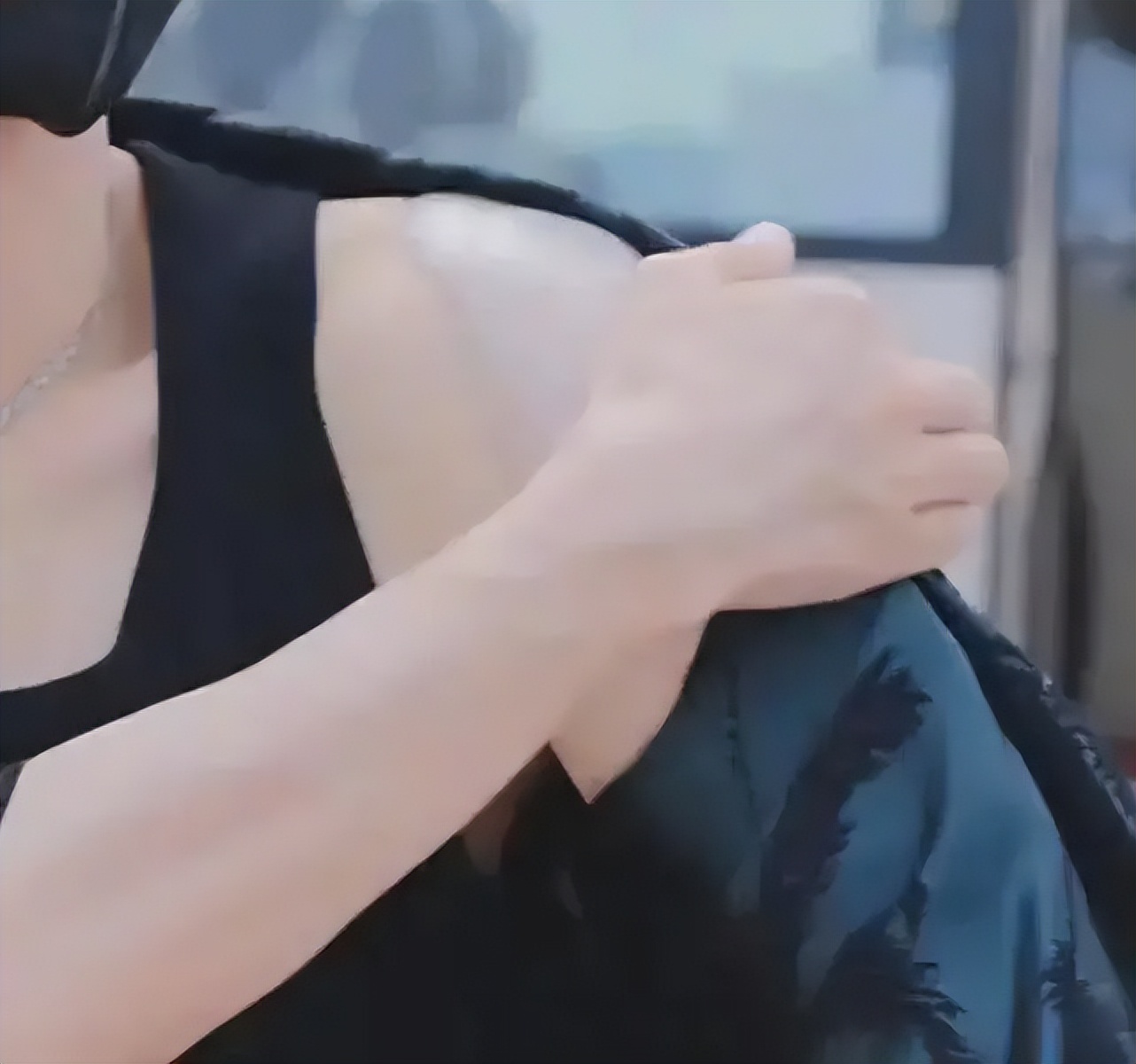 假胸、假屁股、假腹肌、假肩膀，这些明星身上还有什么是真的？