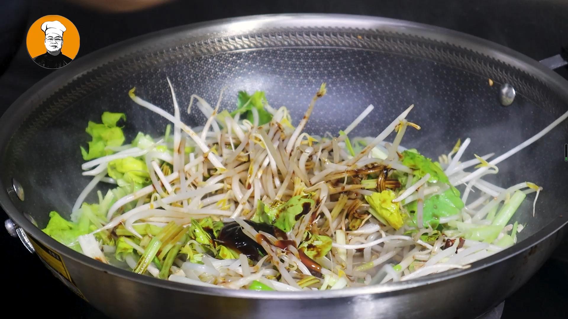 河南老式炒面用什么面,生面条直接上锅炒河南老式炒面条