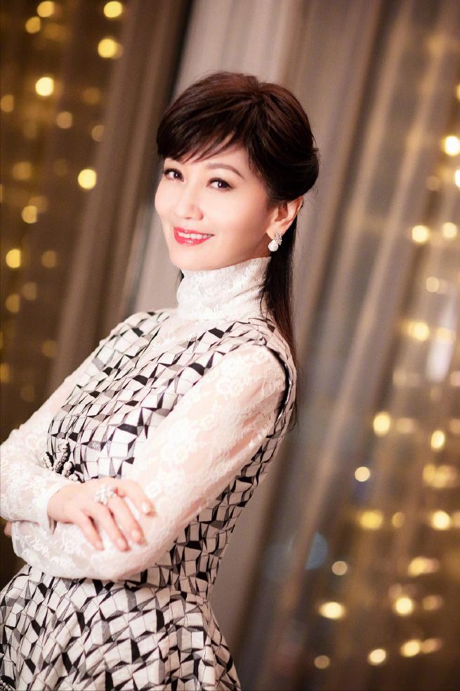 女明星扮嫩图片大全,扮嫩女明星年轻时