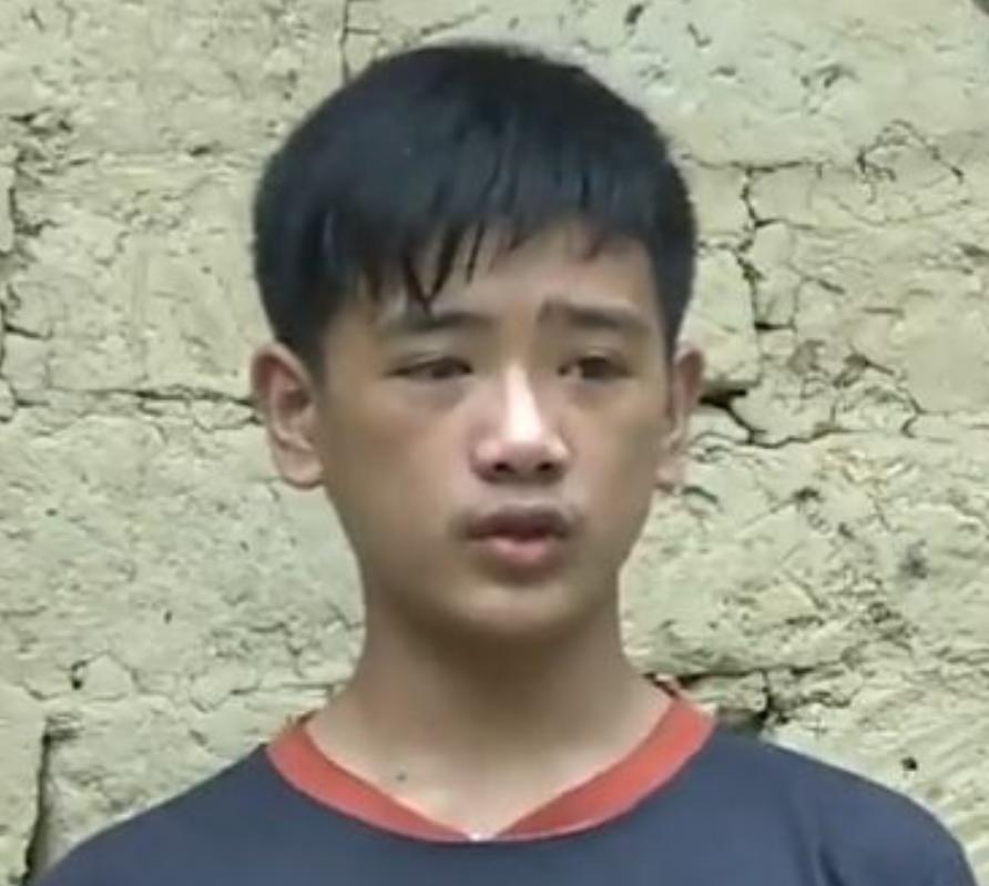 父母双亡孩子捡垃圾考上清华大学,13岁男孩父母双亡考上北大纪录片