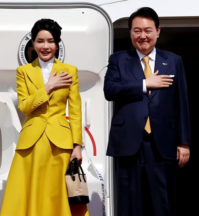 韩国夫人金建熙颜值,韩国第一夫人金建希妆容