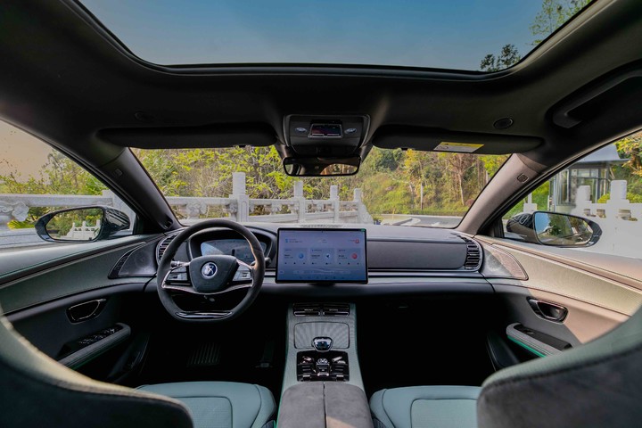 汉EV，用「中式豪华」走出了一条属于自己的路