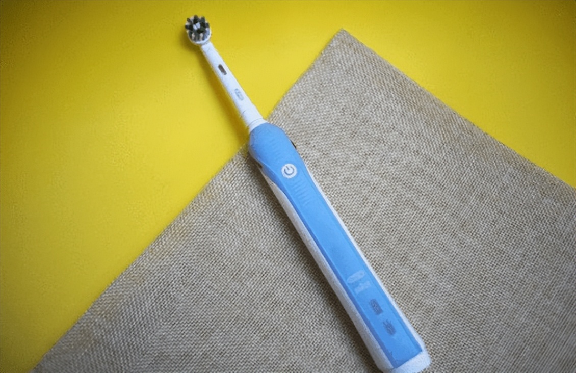 欧乐b电动牙刷p3000和p4000哪个好,mcomb电动牙刷和usmile电动牙刷