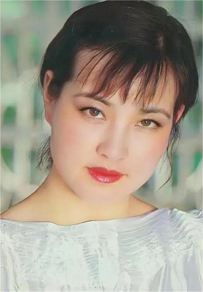 八位花钱如流水的女星,花钱如流水的四个女星