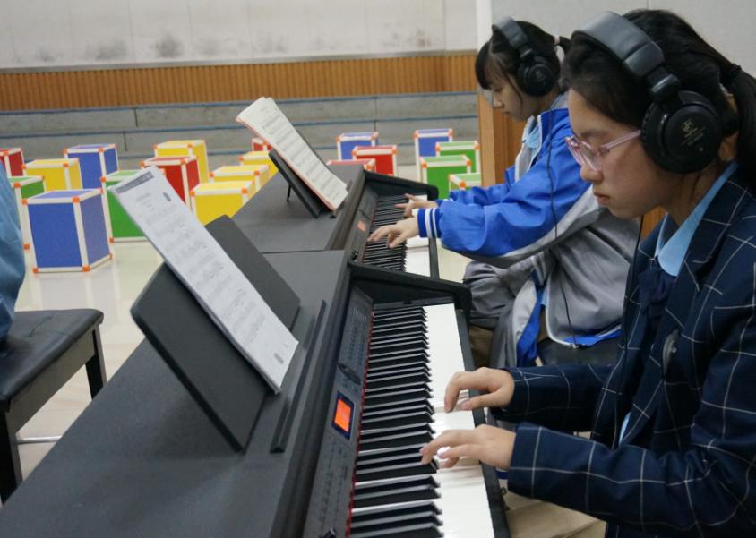 争分夺秒,抢课程!师大实外选修课,藏着孩子们的世界和未来