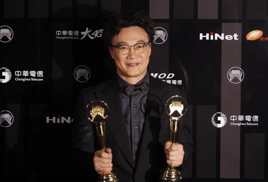 孙燕姿凭什么和周杰伦媲美,能打败周杰伦的只有孙燕姿