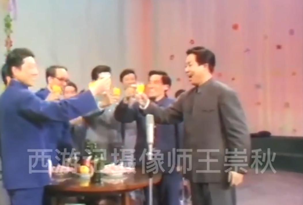 春晚现场吃鸡,39年前春晚