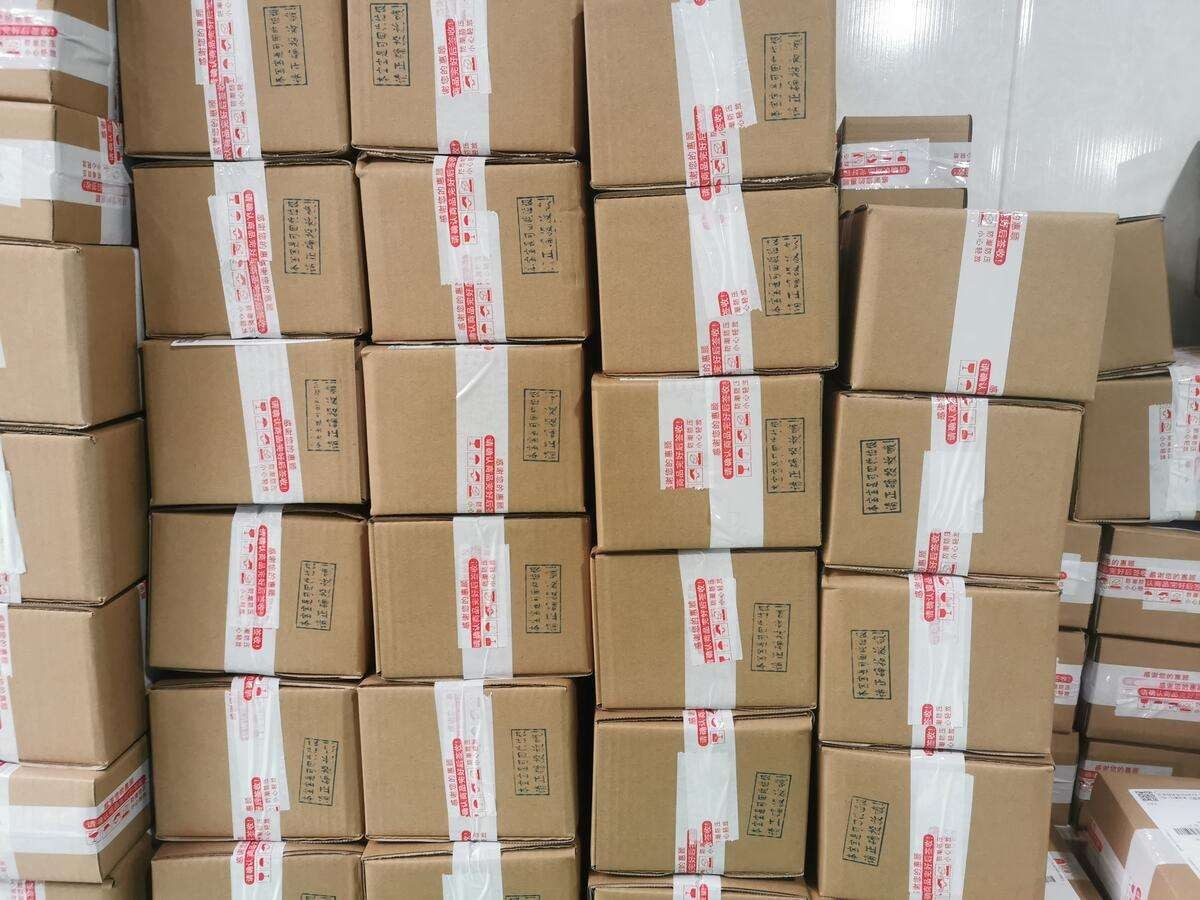 大学生开学寄快递人多,大学生面临开学的反应