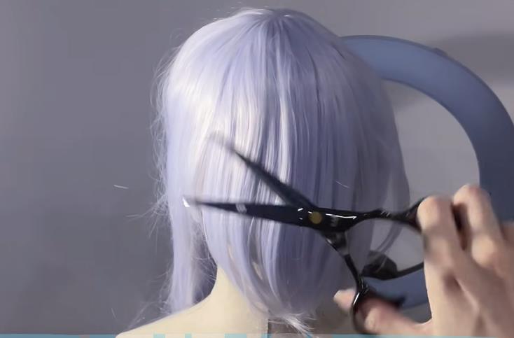 耿直Coser曝光COS过程，身材和角色不符怎么办？肉不够衣服来凑