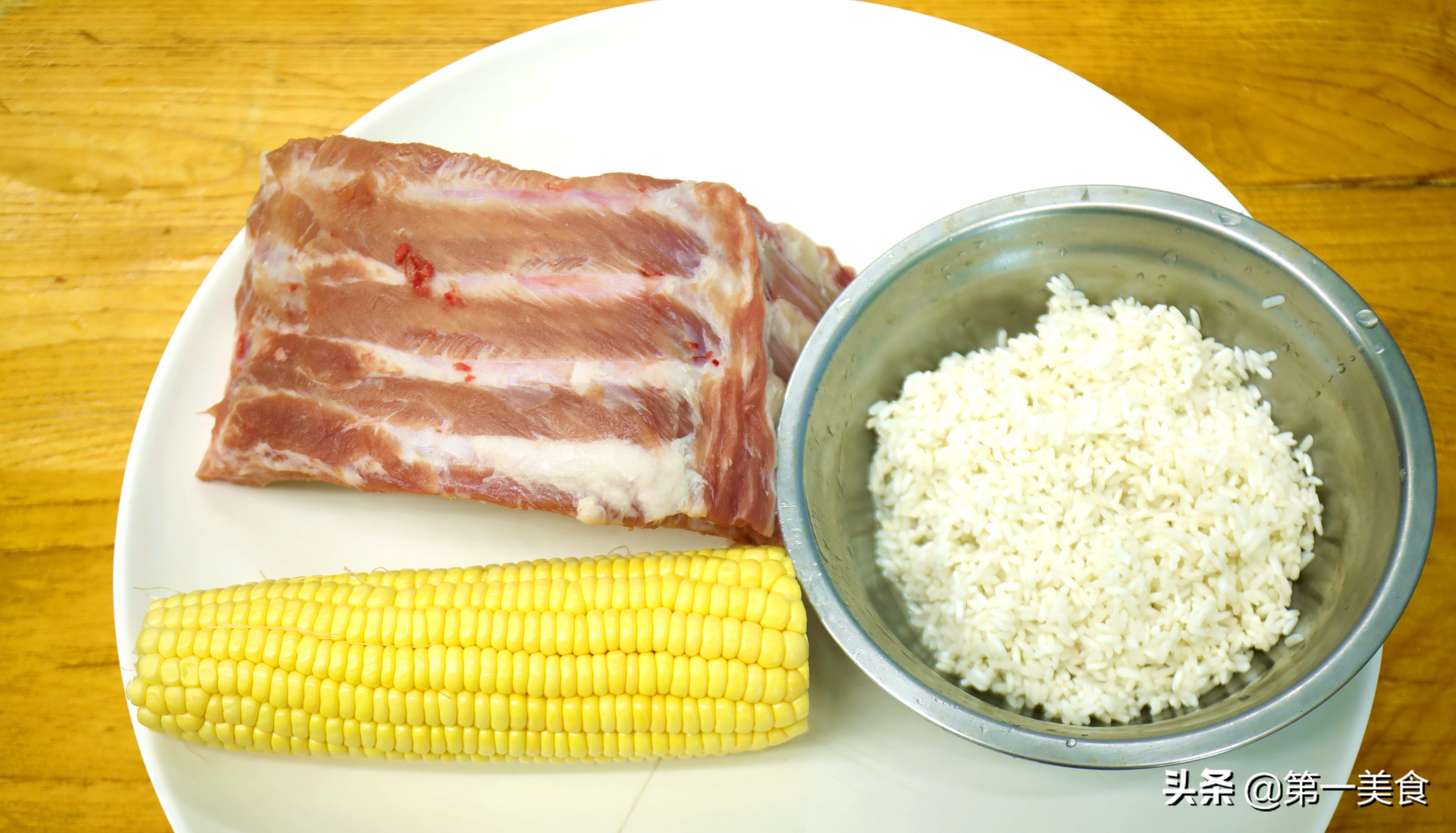 排骨直接焯水,难怪又腥又柴!记住3步,软烂可口,香到骨头里