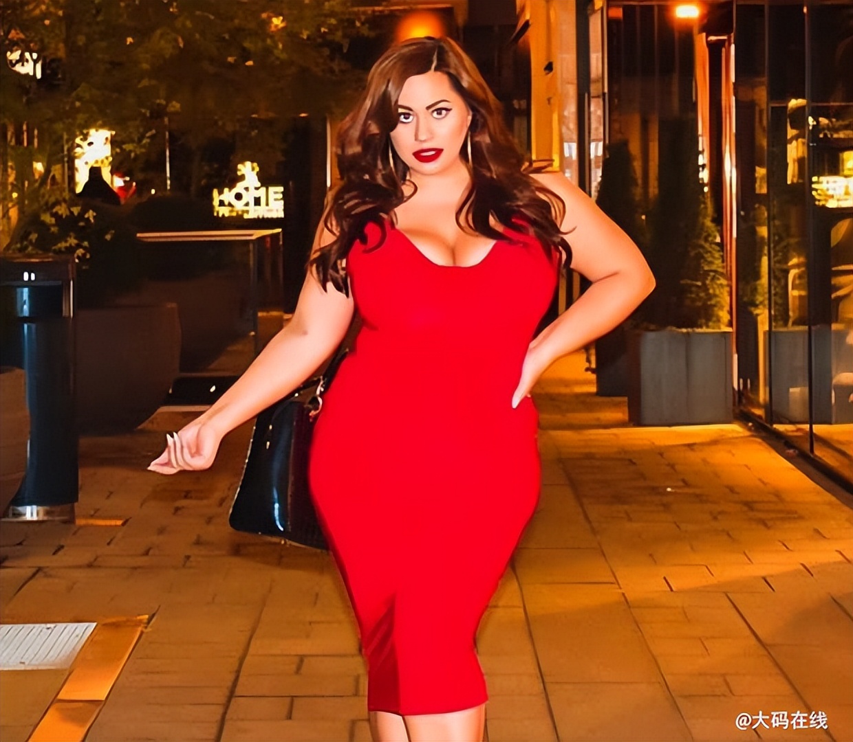 罗马尼亚大码模特科斯蒂娜·蒙泰亚努（Costina·Munteanu）