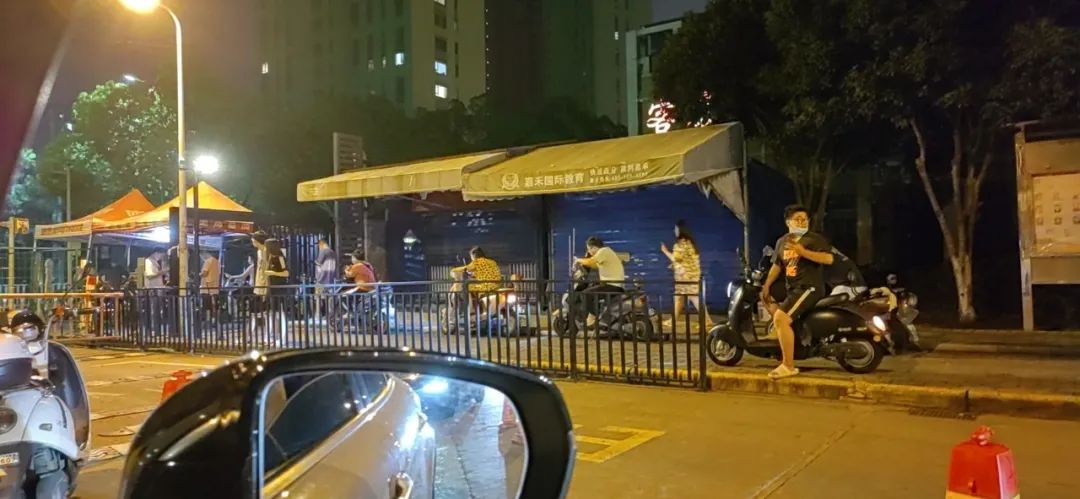 7月份人来人往街道,7月北京人山人海