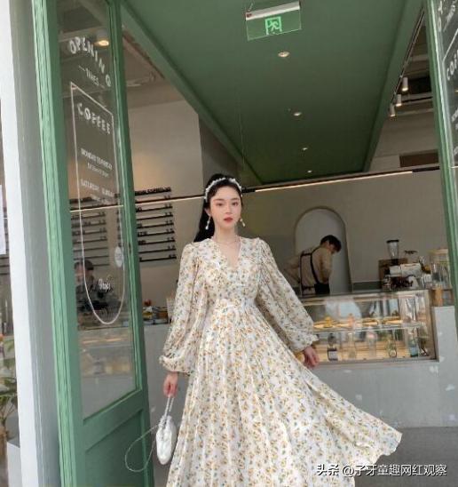 芸溪：因颜值如仙女下凡，被称“绝世佳人”,却夺来路人异样目光