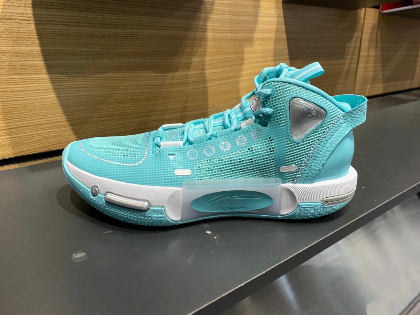 李宁新品！JB1代联名配色曝光，韦德幻影4被指抄袭，空袭9代崛起