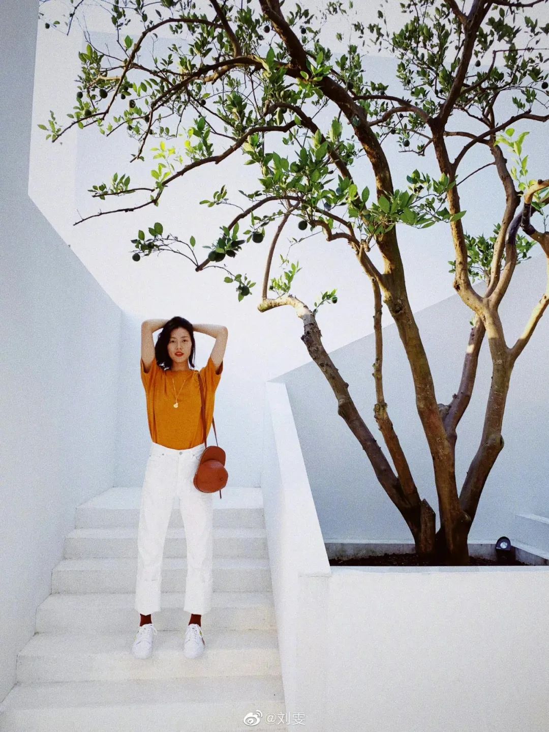 今年流行怎么穿t恤,今年最流行的减龄t恤