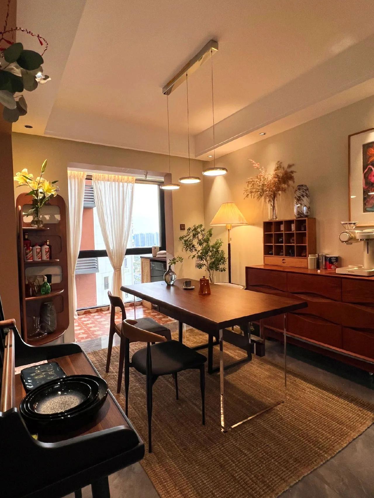 意式极简实木桌怎么选,小户型实木桌怎么选择好