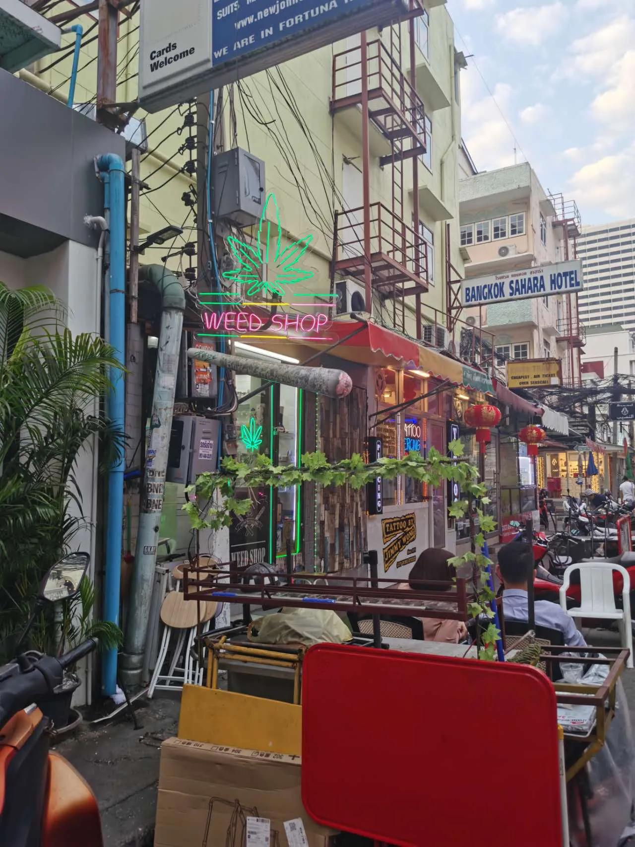 泰国曼谷娜娜街,泰国曼谷酒吧街巴卡拉